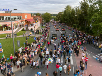 THE TEAM OF THE SHOPPING CENTER "SJUZANNA" GOES FOR THE FIRST TIME ON THE PARADE OF CELEBRATION OF REZEKNE CITY