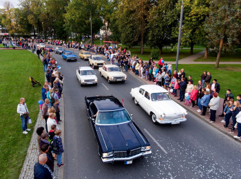 THE TEAM OF THE SHOPPING CENTER "SJUZANNA" GOES FOR THE FIRST TIME ON THE PARADE OF CELEBRATION OF REZEKNE CITY