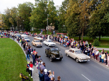 КОМАНДА ТОРГОВОГО ЦЕНТРА "SJUZANNA" ВПЕРВЫЕ УЧАВСТВУЕТ В ПАРАДЕ ПРАЗДНИКА ГОРОДА РЕЗЕКНЕ