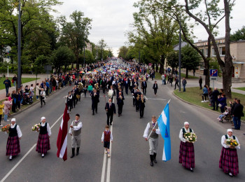 КОМАНДА ТОРГОВОГО ЦЕНТРА "SJUZANNA" ВПЕРВЫЕ УЧАВСТВУЕТ В ПАРАДЕ ПРАЗДНИКА ГОРОДА РЕЗЕКНЕ