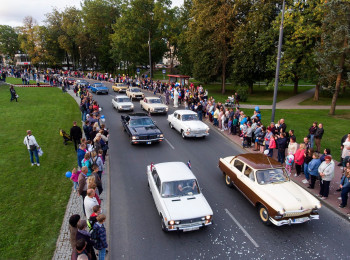 THE TEAM OF THE SHOPPING CENTER "SJUZANNA" GOES FOR THE FIRST TIME ON THE PARADE OF CELEBRATION OF REZEKNE CITY